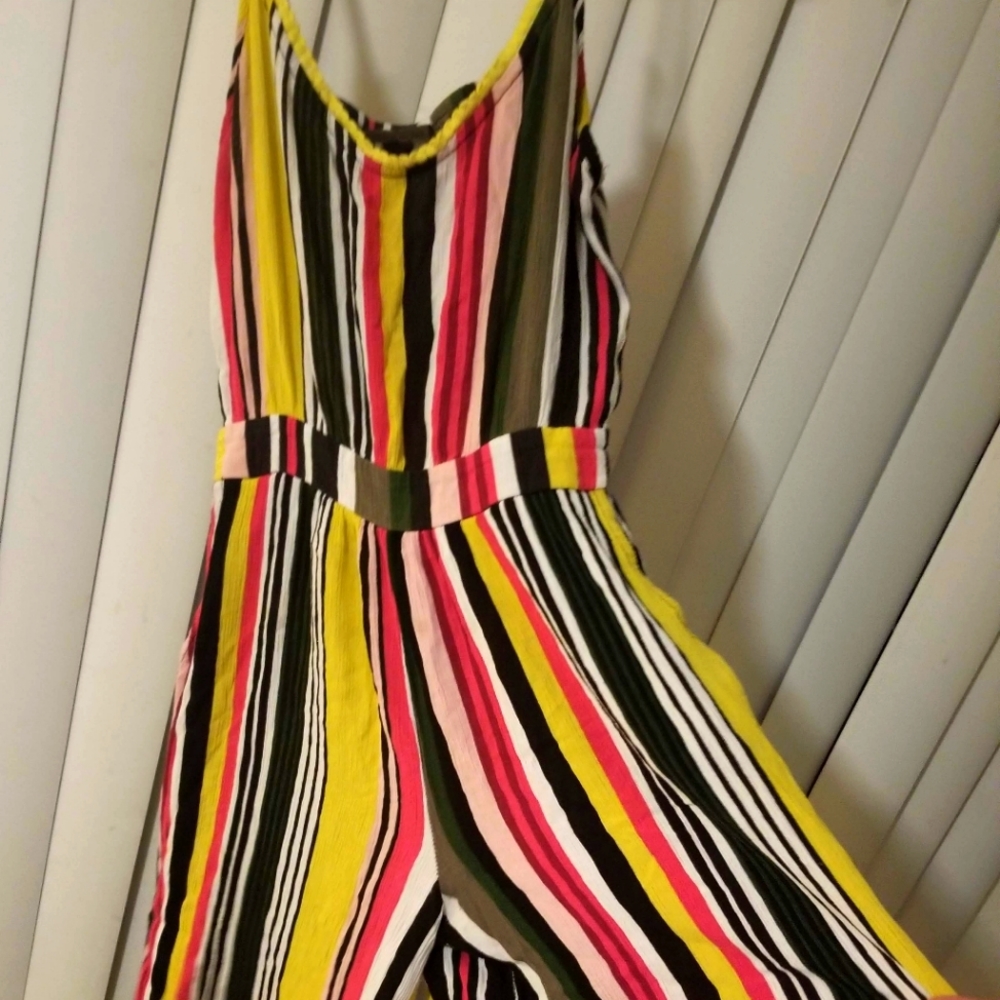 NWOT Women's capri jumper